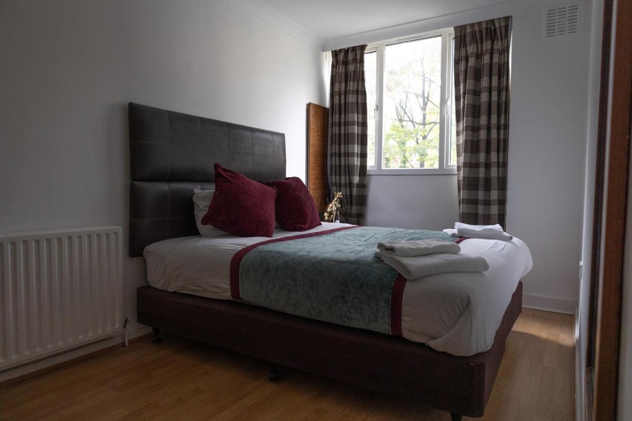 London - 4 Bed - Sleeps 8 - Garden - Pet Friendly Villa Kültér fotó