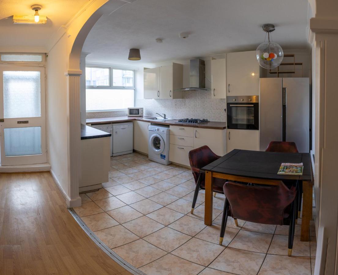 London - 4 Bed - Sleeps 8 - Garden - Pet Friendly Villa Kültér fotó