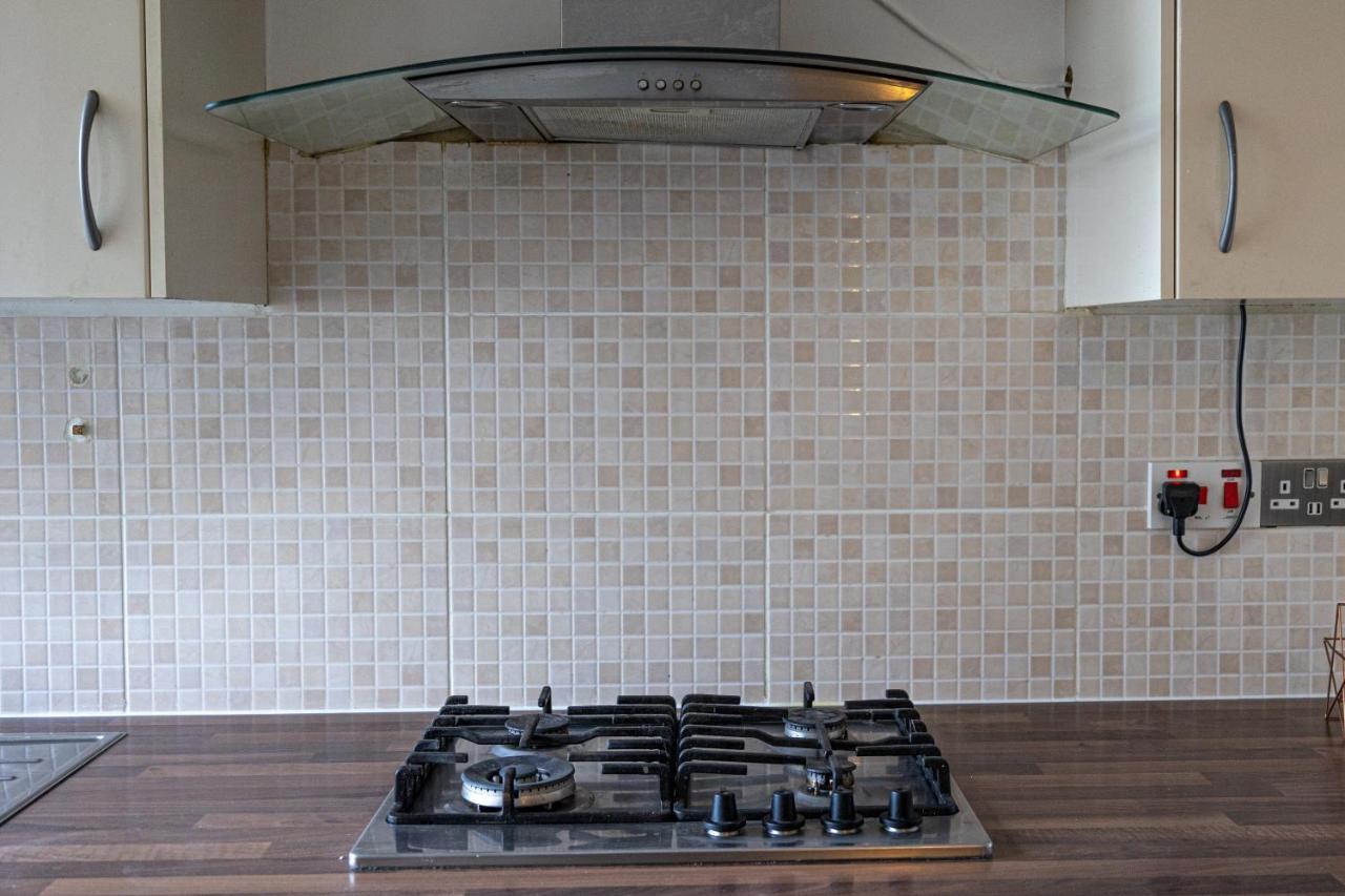London - 4 Bed - Sleeps 8 - Garden - Pet Friendly Villa Kültér fotó