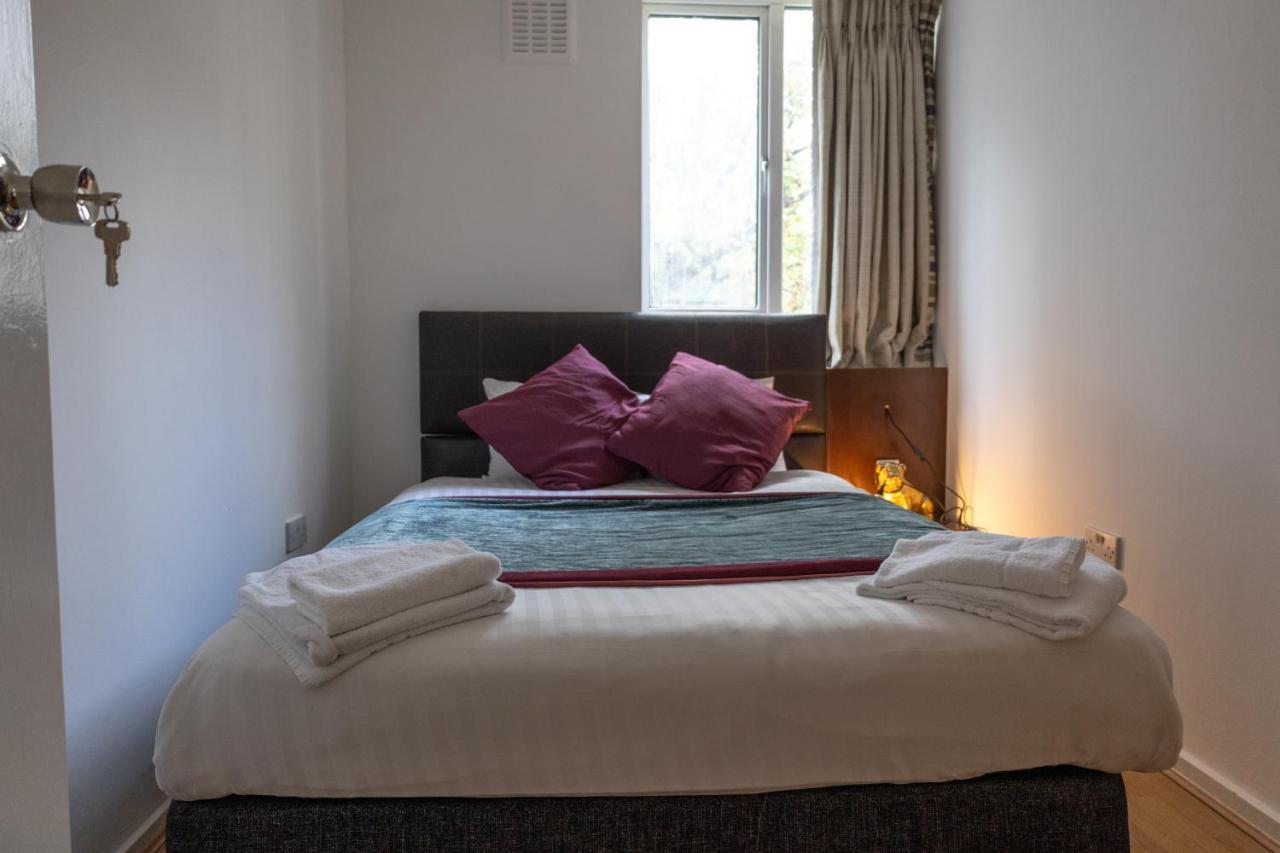 London - 4 Bed - Sleeps 8 - Garden - Pet Friendly Villa Kültér fotó