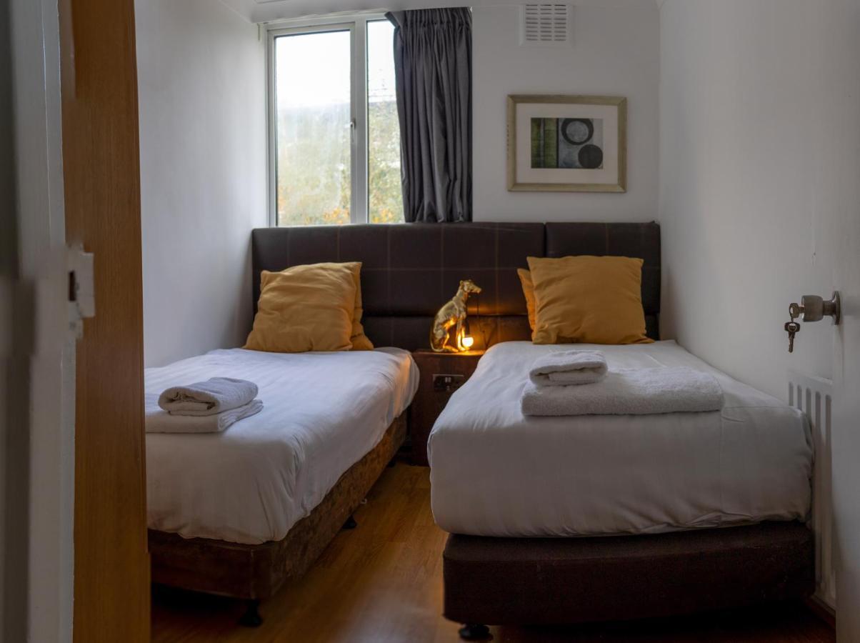 London - 4 Bed - Sleeps 8 - Garden - Pet Friendly Villa Kültér fotó
