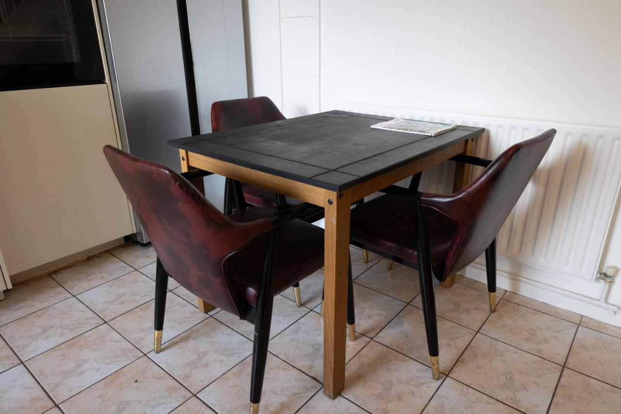 London - 4 Bed - Sleeps 8 - Garden - Pet Friendly Villa Kültér fotó