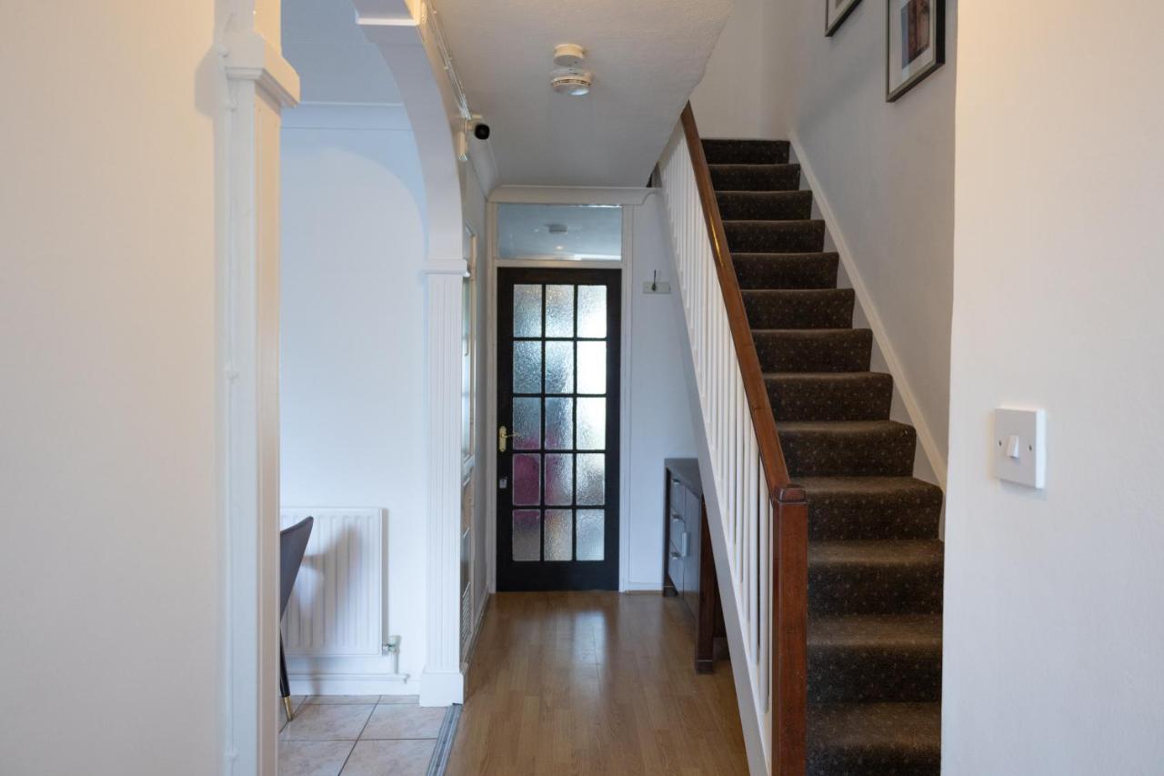 London - 4 Bed - Sleeps 8 - Garden - Pet Friendly Villa Kültér fotó