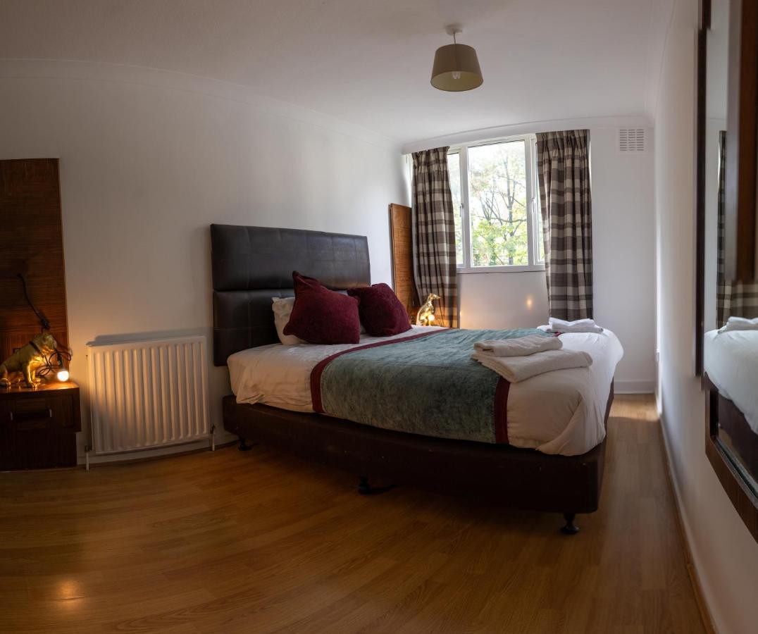 London - 4 Bed - Sleeps 8 - Garden - Pet Friendly Villa Kültér fotó