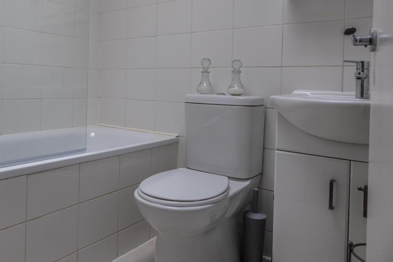 London - 4 Bed - Sleeps 8 - Garden - Pet Friendly Villa Kültér fotó