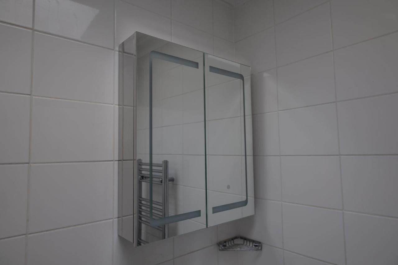 London - 4 Bed - Sleeps 8 - Garden - Pet Friendly Villa Kültér fotó